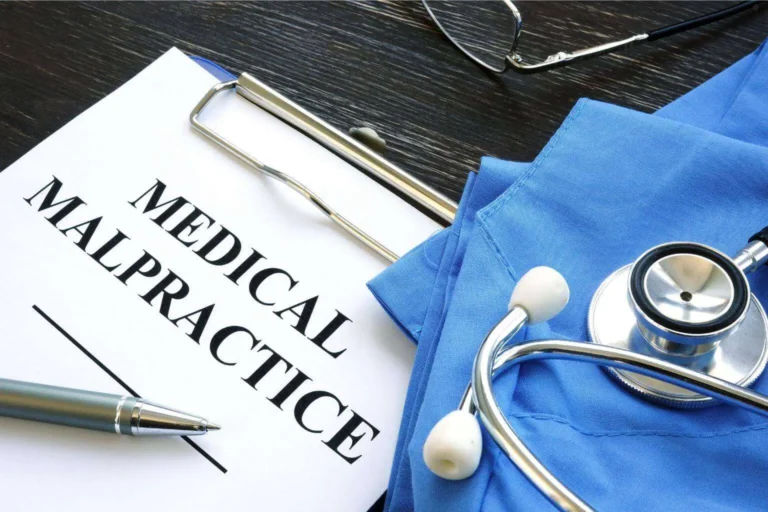 Minimizing Physician Malpractice in Collaborative Healthcare Teams